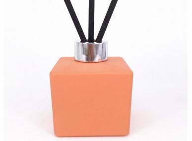 Diffusorflasche aus orangefarbenem Glas