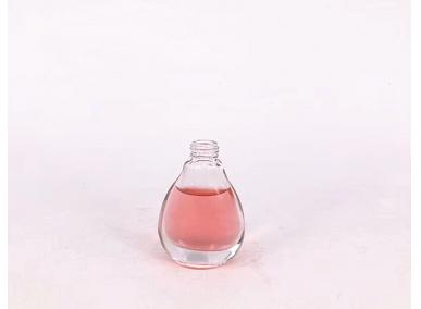 Parfümflaschen aus klarem Glas